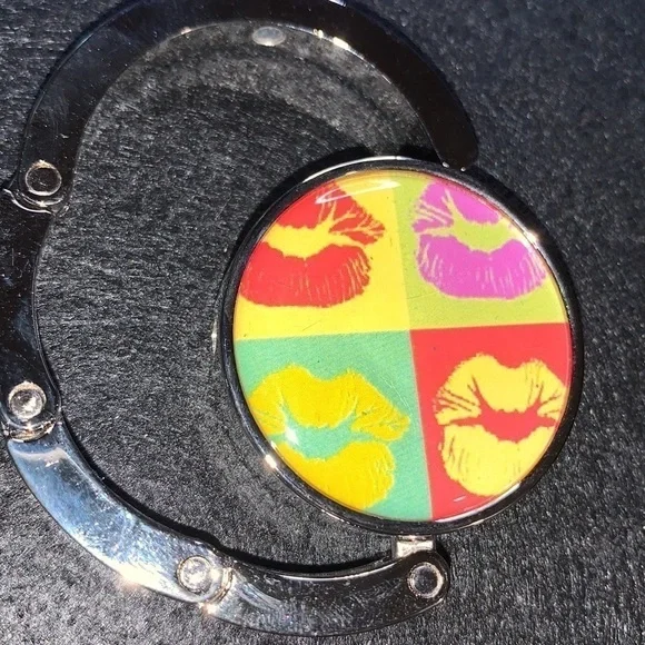 NEW~SEXY Lip Pop Art Bag Hanger - Picture 2 of 6